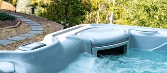 Tranquil Mountain Guesthouse with Hot Tub and Creek Views Near Trails in Lander, Wyoming