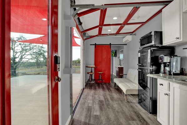 المنشأة من الداخل