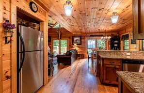 Interior - Lakeside Log Cabin in Topton, North Carolina, Perfect for Recharging your Batteries in Nature (Topton)