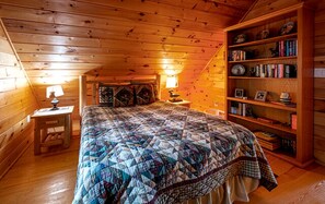 Room - Lakeside Log Cabin in Topton, North Carolina, Perfect for Recharging your Batteries in Nature (Topton)