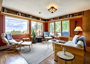 TV, fireplace - Family-Friendly Cabin Surrounded by Nature with Indoor Sauna in Grand Marais, Minnesota (Grand Marais)