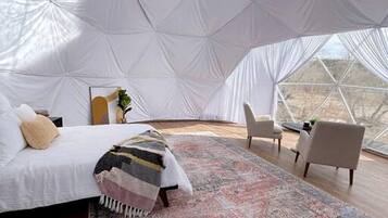 1 bedroom, bed sheets