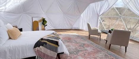 1 bedroom, bed sheets