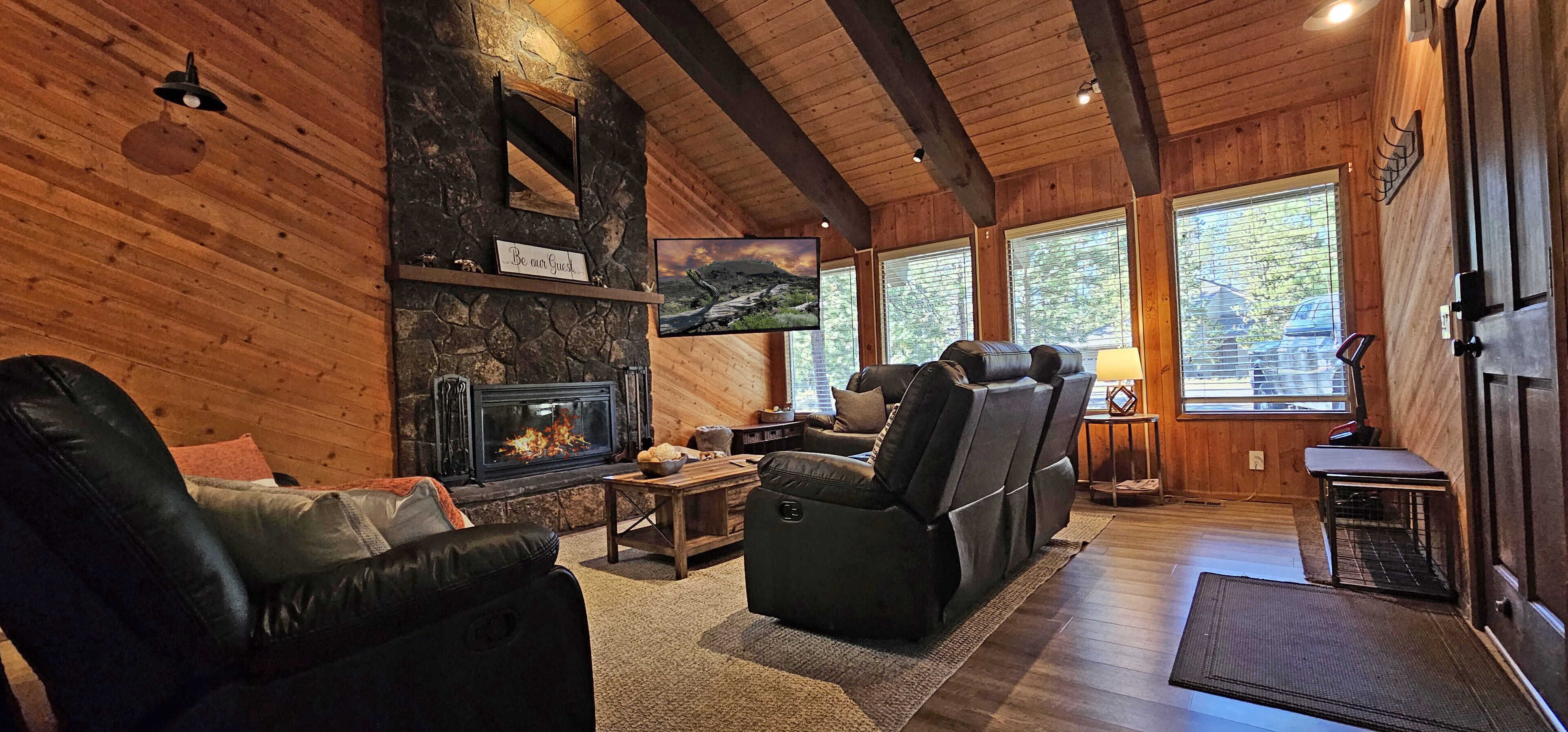 テレビ、暖炉、卓球台