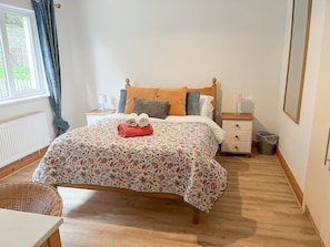 3 عدّة غرف نوم وملاءات أسرّة