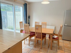 In-room dining - Fishermans Grove HH No 21 (Dunmore East)