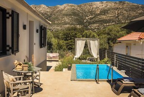 Outdoor pool - Berthina House (Drakopoulata)