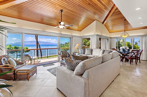 New Listing! Lavish 3bd on the ocean!
