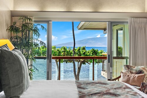 New Listing! Lavish 3bd on the ocean!