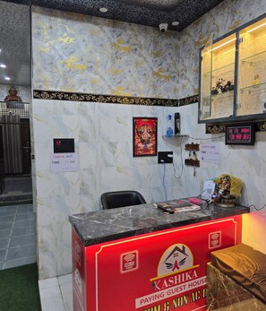 Reception - Kashika Guest House - near Main Places (Varanasi)