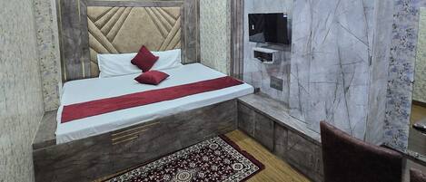 Premium bedding, desk, laptop workspace, free WiFi