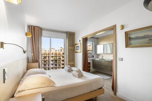 2 bedrooms, desk, iron/ironing board, free WiFi - Crimée | Splendid apartment Buttes Chaumont (Paris)