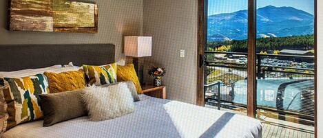 2 عدّة غرف نوم ومكواة/لوح كي وخدمة الإنترنت وملاءات أسرّة