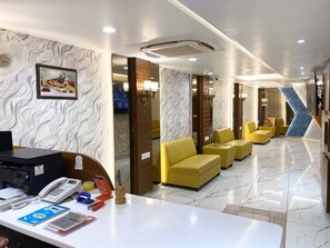 Reception - Shree Shanteshwar Mahadev Inn (Varanasi)