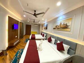Family Room | Desk, free WiFi - Shree Shanteshwar Mahadev Inn (Varanasi)