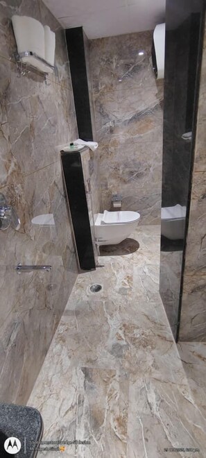 Deluxe Double Room | Bathroom | Shower, hair dryer, towels, soap