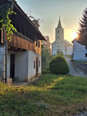 المنشأة من الخارج