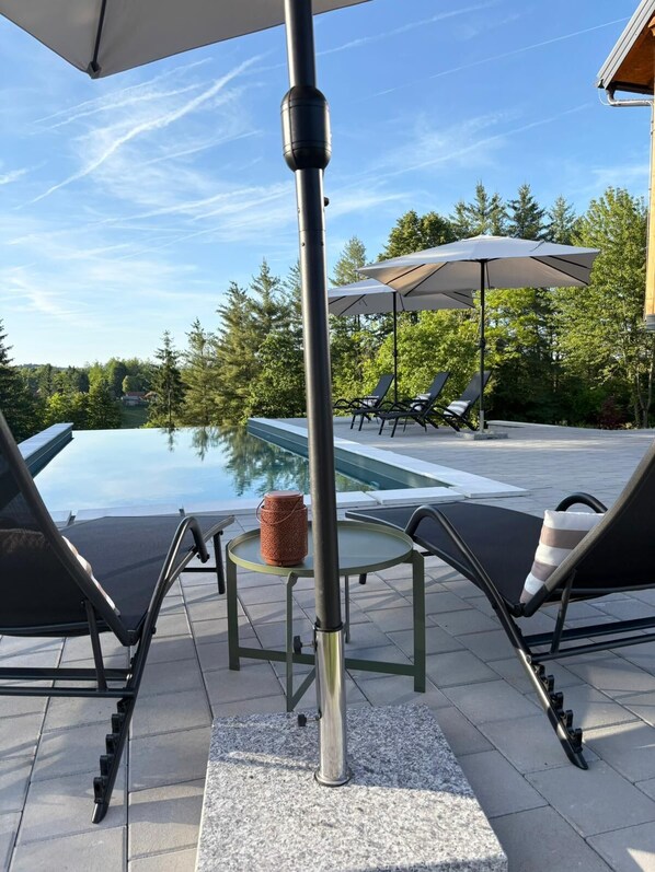 حمّام سباحة خارجي، حمّام سباحة مُدفَّأ