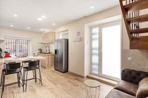 Interior - Holiday Home '3 Rooms 3 Bathrooms in The City' with Private Terrace, Wi-Fi and Air Conditioning (Malaga)