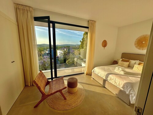 Villa - Sleeps 8 - Near Beaches Golf and Polo