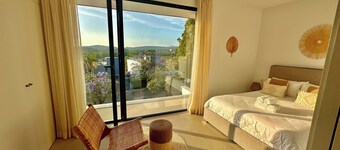 Villa - Sleeps 8 - Near Beaches Golf and Polo