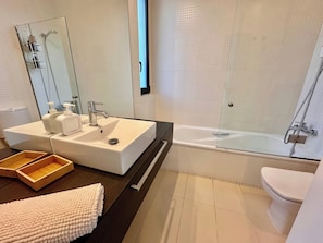 A modern bathroom with a large white sink, a glass-enclosed shower, and a toilet. - Villa - Sleeps 8 - Near Beaches Golf and Polo (San Roque)
