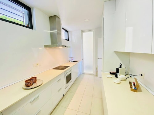 House - Sleeps 8 - Near Beaches, Golf and Polo