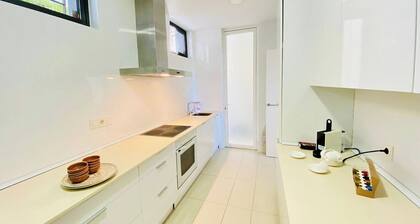 House - Sleeps 8 - Near Beaches, Golf and Polo