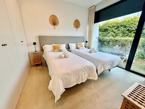 4 bedrooms, iron/ironing board, free WiFi, bed sheets