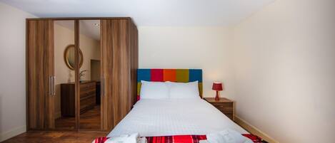3 bedrooms, bed sheets