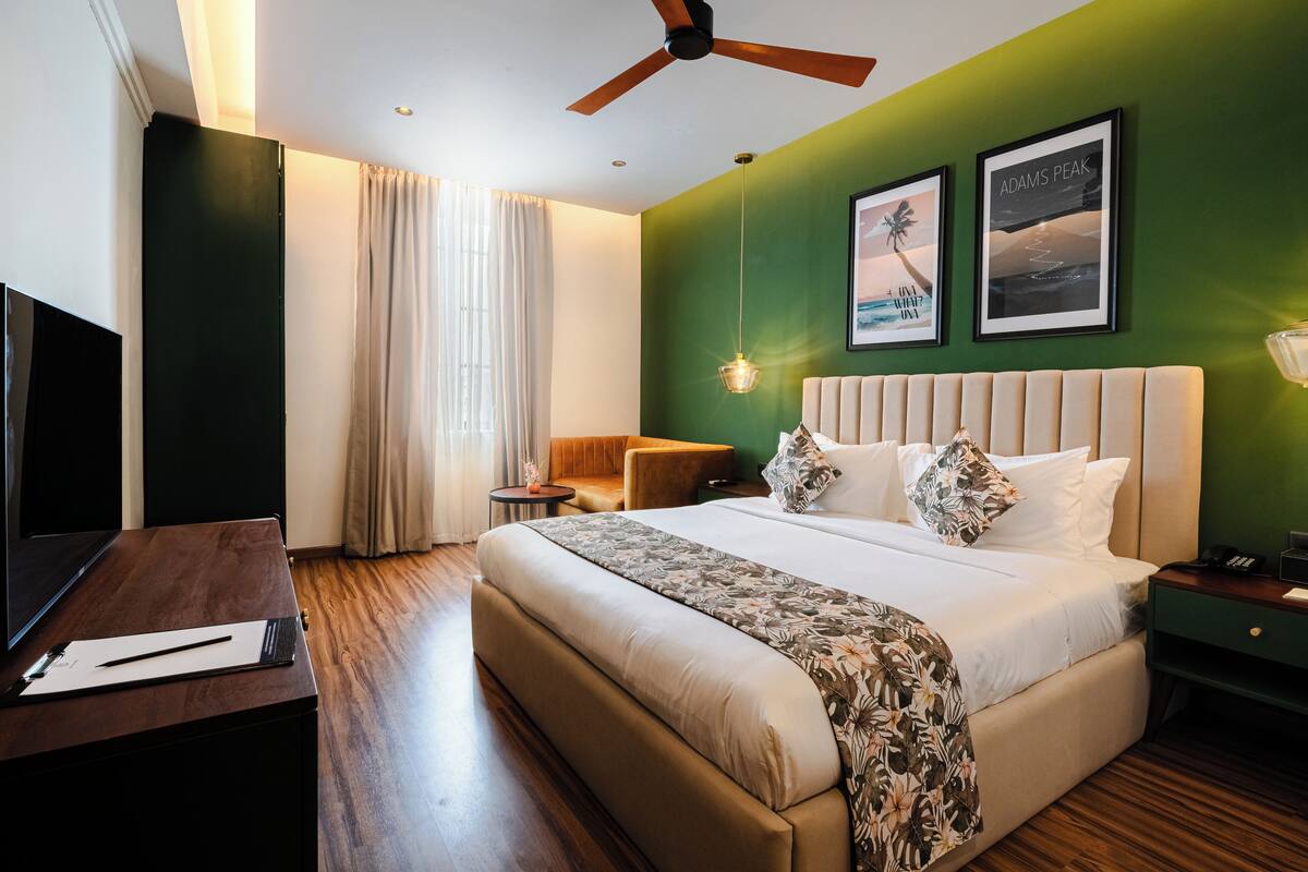 Minibar, desk, laptop workspace, blackout curtains