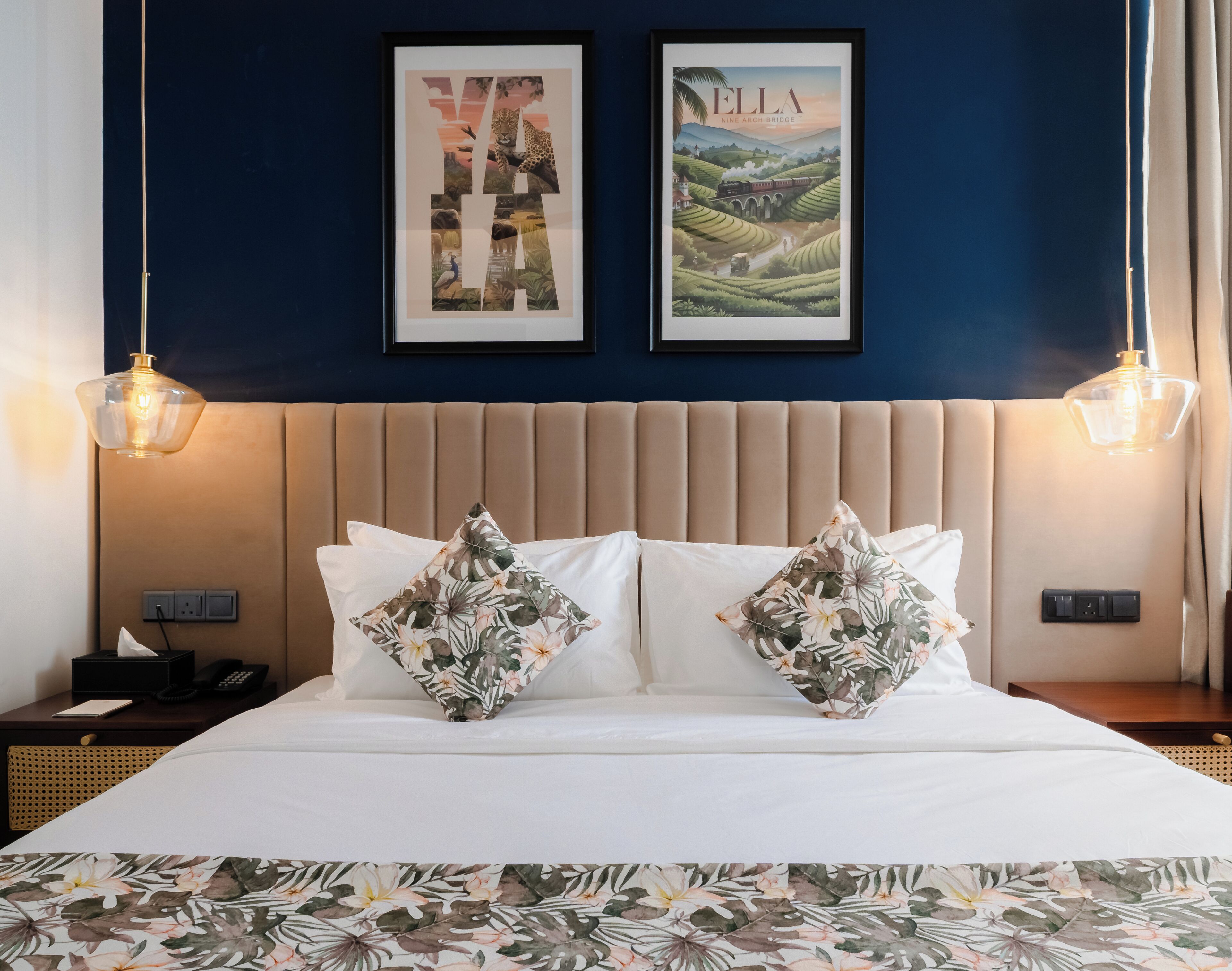 Minibaari, työpöytä, kannettavalle tietokoneelle sopiva työtila