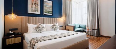 Minibar, desk, laptop workspace, blackout curtains