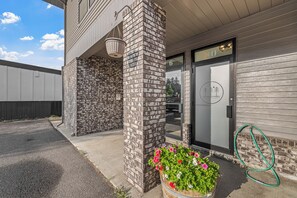 Property grounds - The Loft 10 - Steps from the Lake & Dining- Newly renovated in the heart of McCall (McCall)