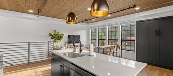 The Loft 10 - Steps from the Lake & Dining- Newly renovated in the heart of McCall