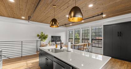 The Loft 10 - Steps from the Lake & Dining- Newly renovated in the heart of McCall