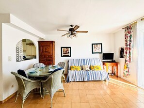 Interior - House in Roses: Terrace, Garden, Parking (Roses)