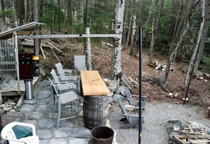 Outdoor dining - Escape to Enfield: Peaceful Lakefront Cabin on Crystal Lake (Enfield)