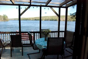 Outdoor dining - Escape to Enfield: Peaceful Lakefront Cabin on Crystal Lake (Enfield)