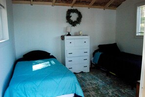WiFi, bed sheets