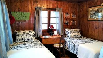 1 bedroom, desk, WiFi, bed sheets