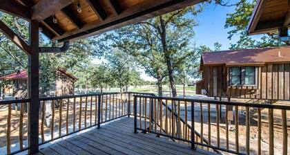 Romantic Tree House for Texas Glamping in Elm Mott