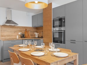 Coffee/tea maker, fridge, oven, dishwasher - Modern apartment in Monêtier, near the village (Le Monêtier-les-Bains)