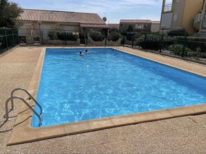 Pool - Family apartment in Saint-Pierre-la-Mer, pets allowed (Fleury-Saint-Pierre-la-Mer)