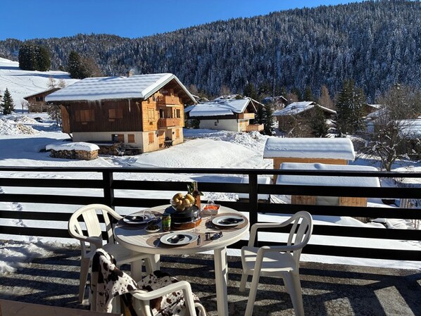 Outdoor dining - Studio in Cernix, 4 pers, near slopes, large terrace (Crest-Voland)