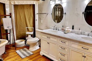 Bathroom - Rest and Recharge at this Wonderful Glamping Destination in Burnet, Texas (Burnet)