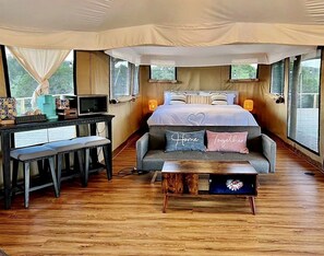 1 bedroom, desk, bed sheets