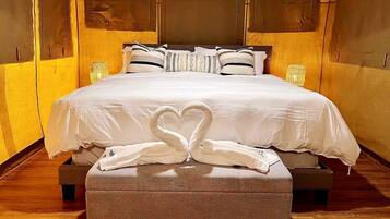 1 slaapkamer, een bureau, beddengoed