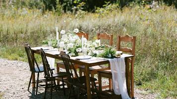 Outdoor dining