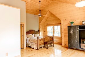 4 bedrooms, iron/ironing board, WiFi, bed sheets - Luxurious Cabin Retreat with Heated Pool and Scenic Creek Views in Wayne Township, IN (Wayne Township)